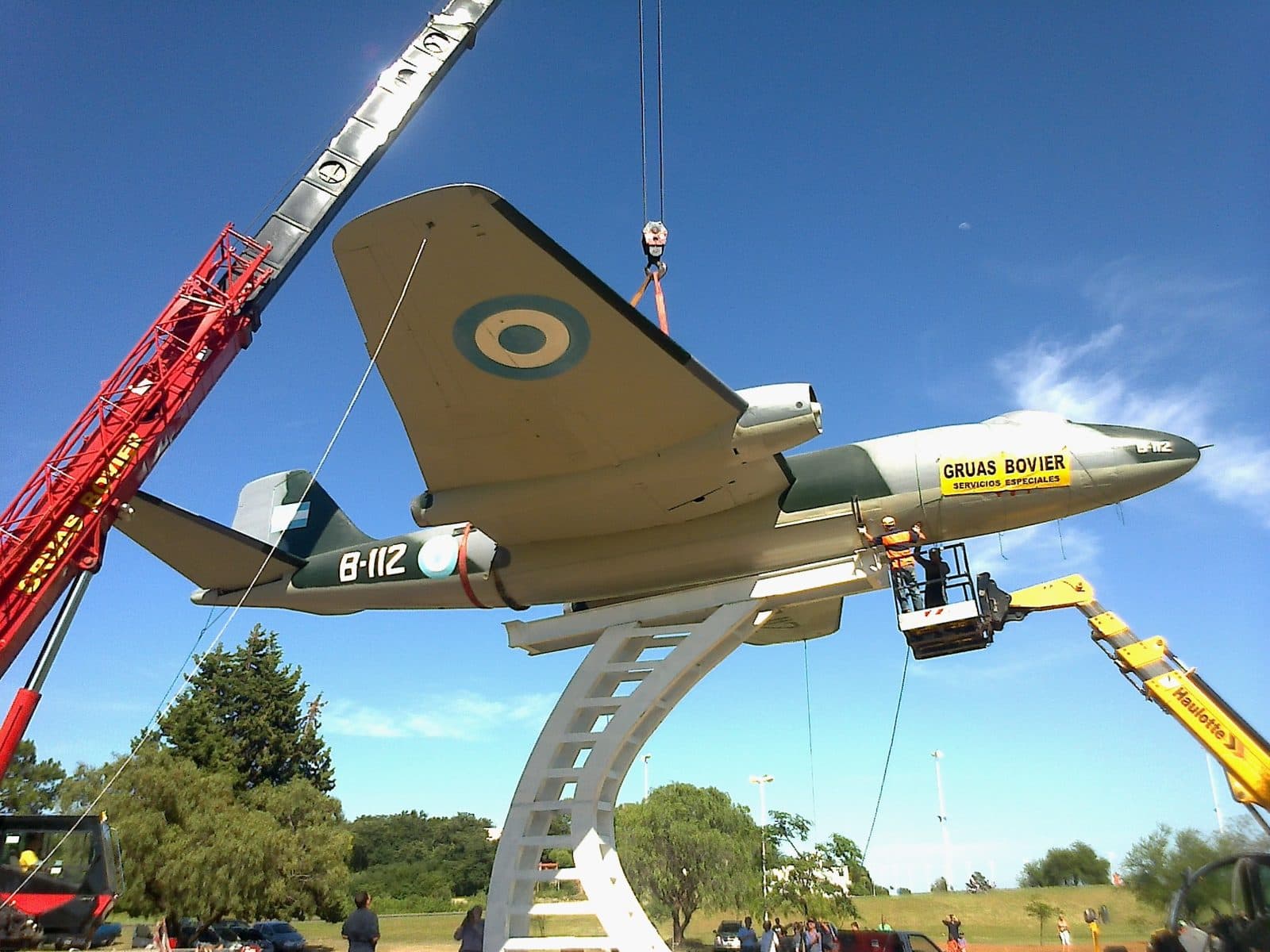 Basamento y Montaje del Avión Canberra B-112